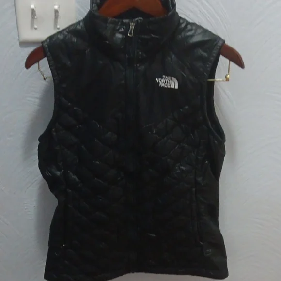 The North Face Women's Quilted Black Vest - Picture 1 of 8